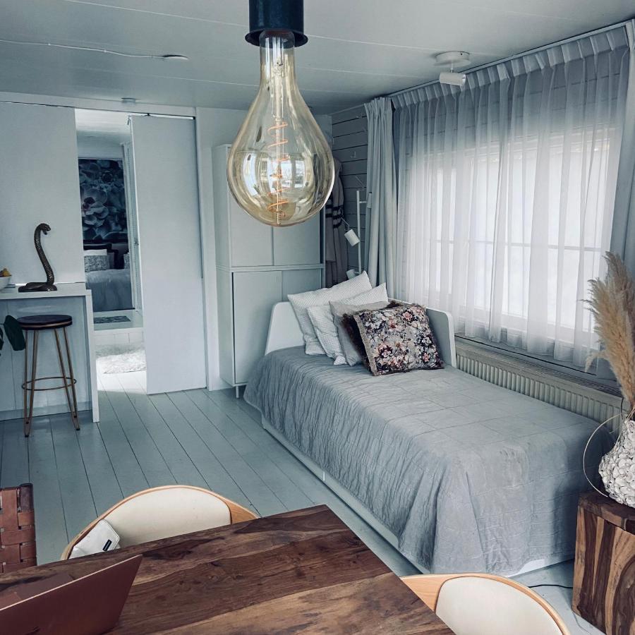 Houseboat Bonnie Bed & Breakfast Amsterdam Exterior photo